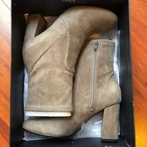 ❤️ NWB Rebecca ankle boots
